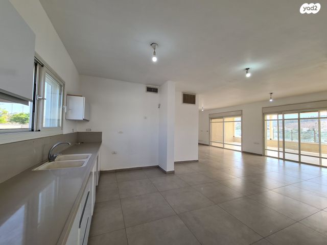 דירת גן, ישעי 1, ישעי, ישעי