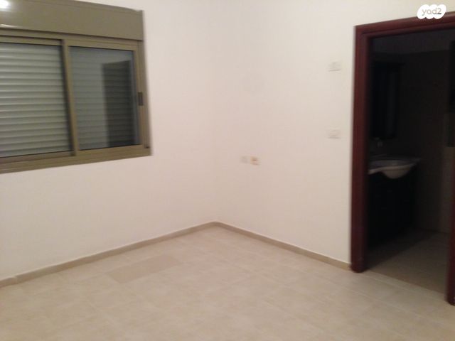 דירה, עורבני 1, חלומות זכרון, זכרון יעקב