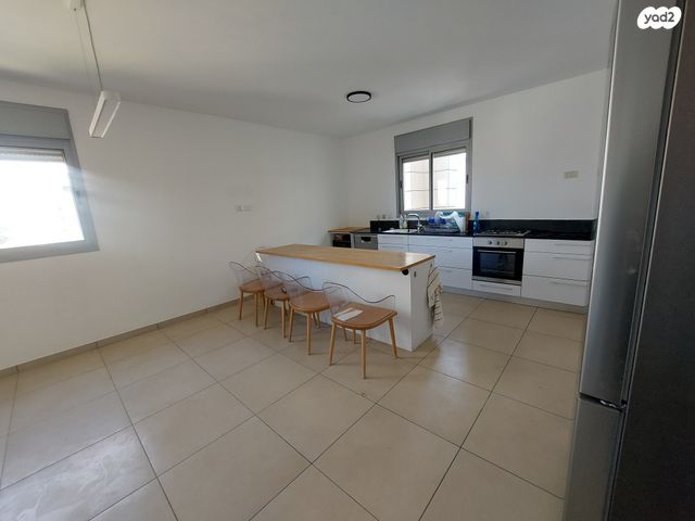 דירה, הגנים 3, נווה גן, רמת השרון