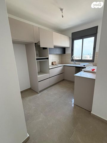 דירה, יעקב פיכמן 5, קרית אילון, חולון