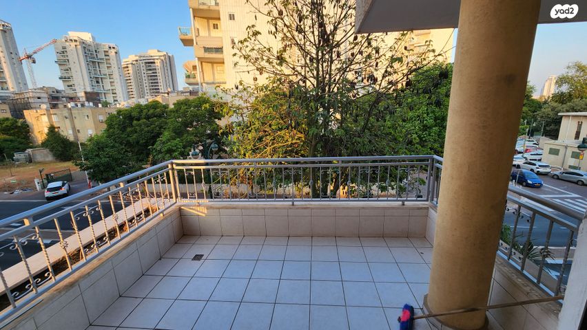 דירה, אריה בן אליעזר 8, נווה רם, שיכון מזרחי, רמת גן