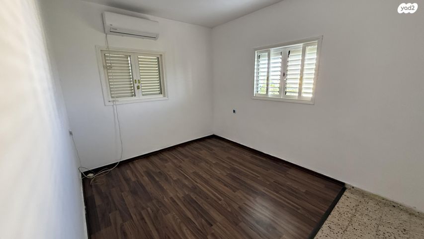 מחנה יהודה 23