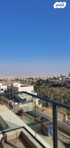 דירה, הגיתית 3, כלי שיר, מעלה אדומים