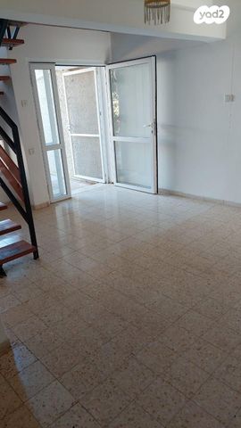 דירת גן, שביל השקד 1, כברי, כברי