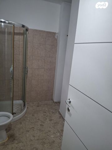 יחידת דיור, הדקל 11, שאר העיר, קרית עקרון