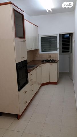 דירה, ההגנה 7, לב העיר, בת ים