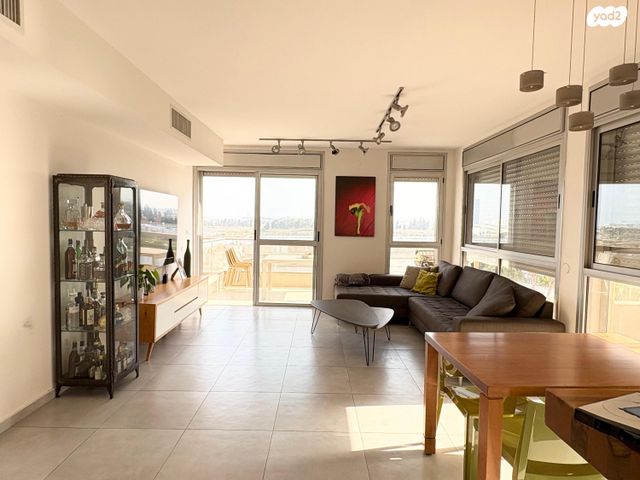 דירה, נווה גן, רמת השרון