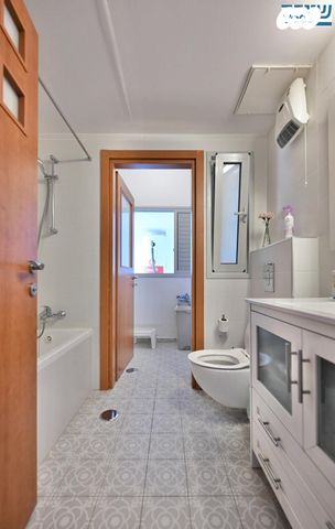 דירה, הרב יעקב ברמן, רחובות המדע, רחובות