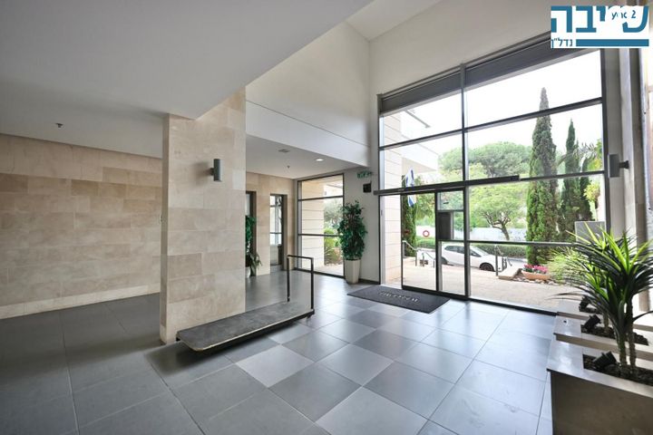 דירה, הרב יעקב ברמן, רחובות המדע, רחובות