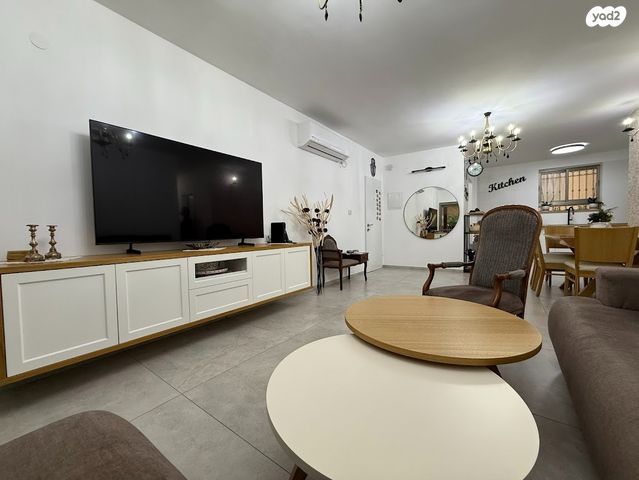 דירת גן, החרוב, רמת בגין, טירת כרמל