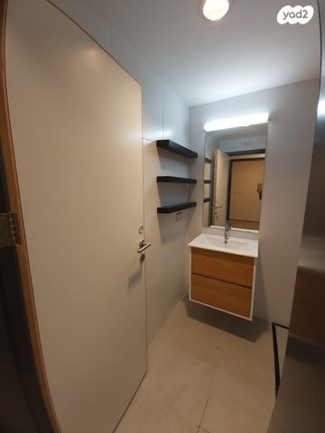 דירה, עין דור, שער פלמר, תחנת רכבת השמונה, חיפה