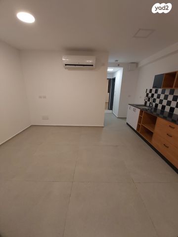 דירה, עין דור, שער פלמר, תחנת רכבת השמונה, חיפה