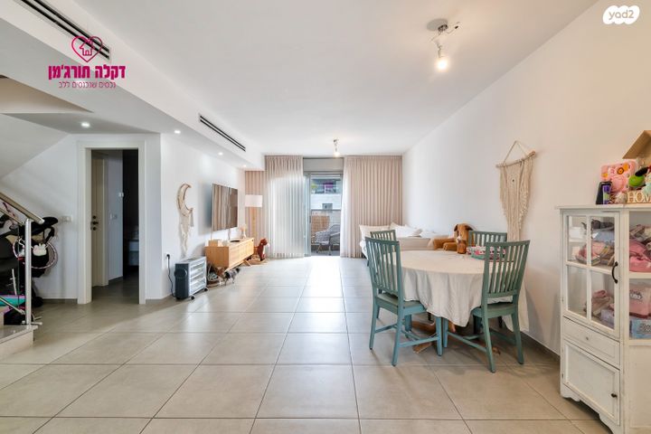 דופלקס, שרה אהרונסון, גדרה מזרח, גדרה