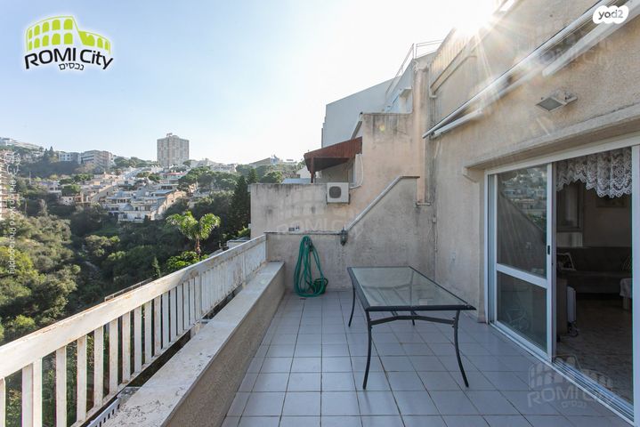 גג/ פנטהאוז, ראול ולנברג 8, רמת אשכול, חיפה