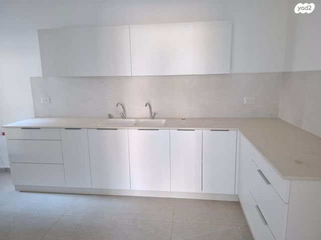 דירת גן, ספיר, אבני חן, חריש