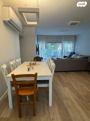 דירה, רבוצקי 81, 2004, רעננה