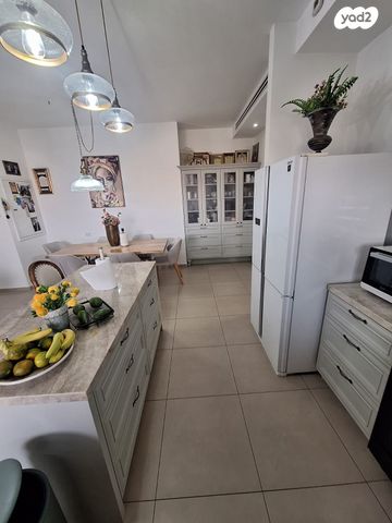 גג/ פנטהאוז, קטיף, נתיבות מערב, נתיבות