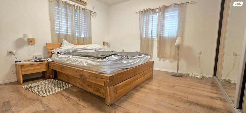 דו משפחתי, שערי תקווה