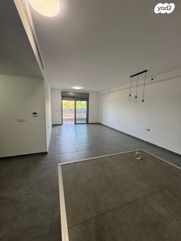 עוזי חיטמן 3