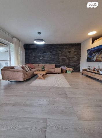 דו משפחתי, נעלה