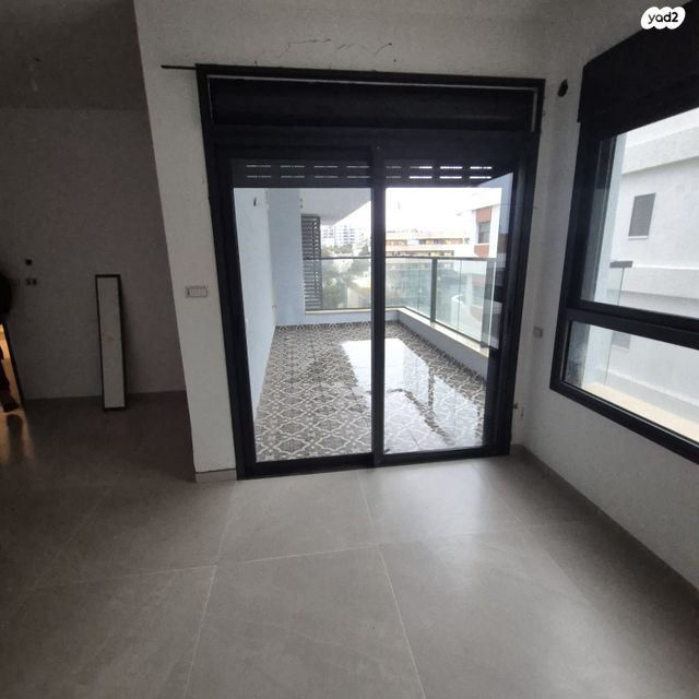 דירה, בנימין ד'ישראלי, אחוזה, חיפה