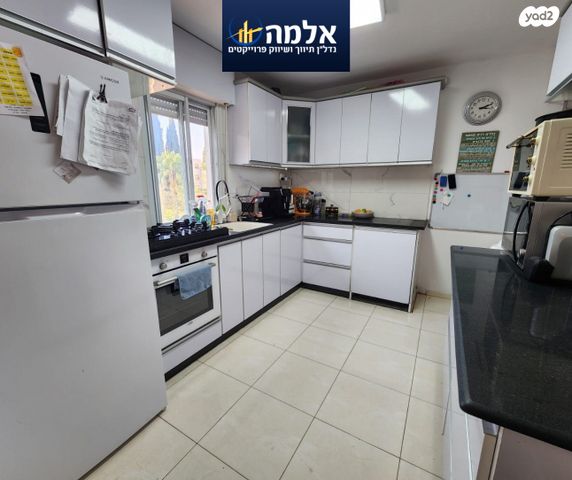 דירה, העוגב, כלי שיר, מעלה אדומים