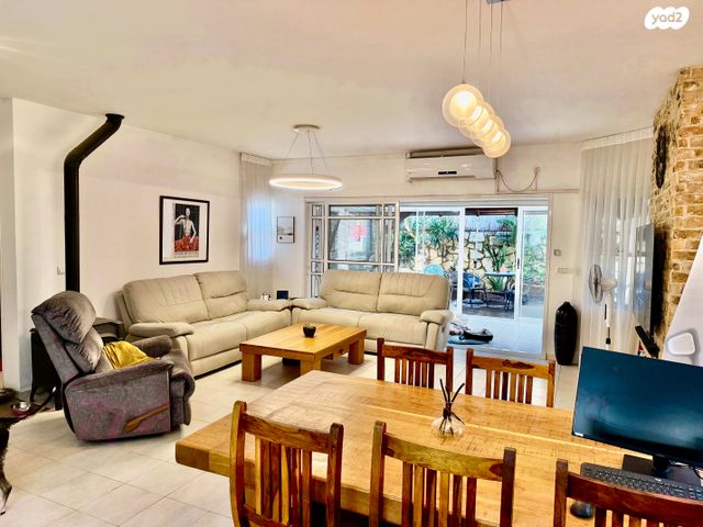 דו משפחתי, כפר יונה