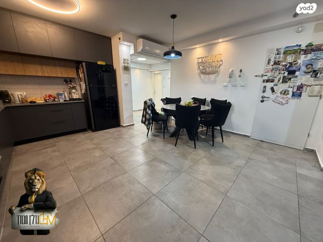 דירה, יוסף אבו, נתיבות מערב, נתיבות