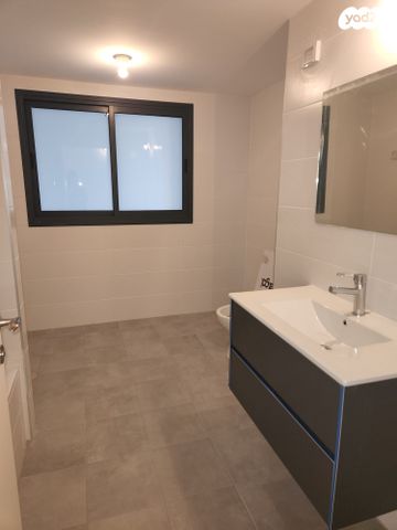 דירה, יעקב תמרי, חצרות המושבה, רחובות