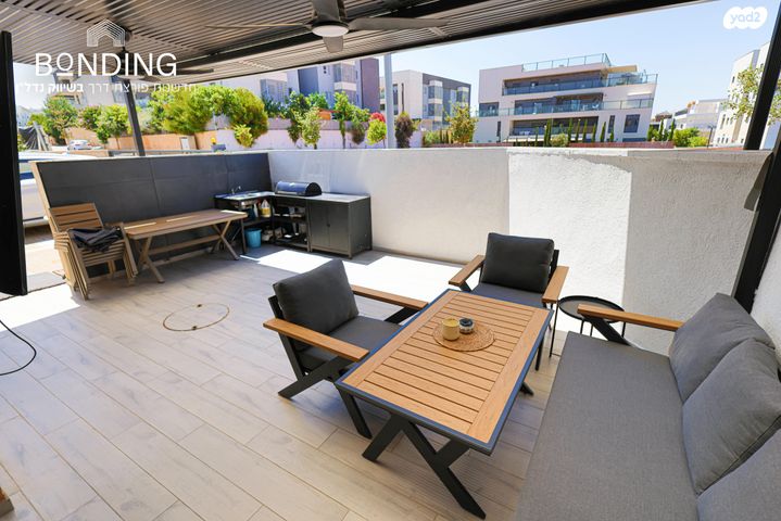 דירת גן, פרדסיה