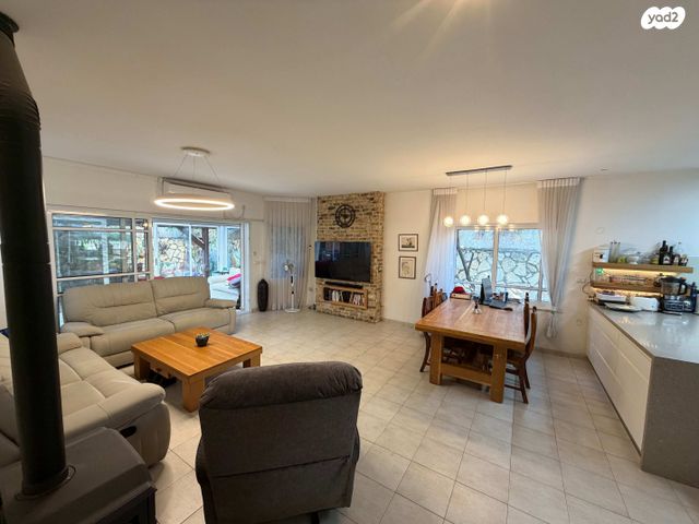 דו משפחתי, כפר יונה