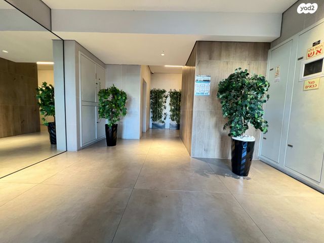 דירה, יוסי בנאי, פסגות אפק, ראש העין