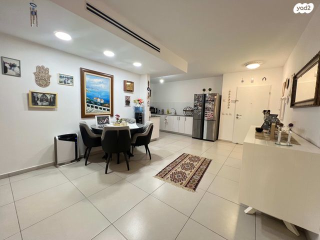 דירה, יוסי בנאי, פסגות אפק, ראש העין