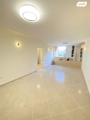 דירה, הרב אלנקווה 35, נווה ברבור, כפר שלם מערב, תל אביב יפו