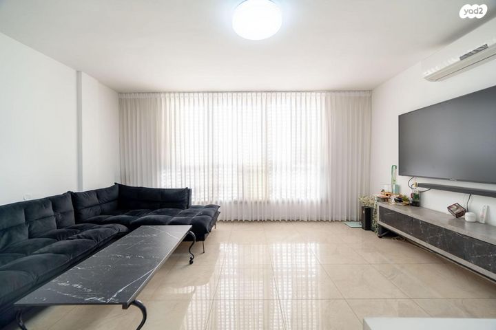 גג/ פנטהאוז, בעל שם טוב 35, מחנה יהודה, פתח תקווה