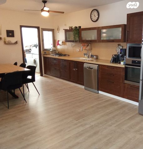 ד"ר יהודה פרח 