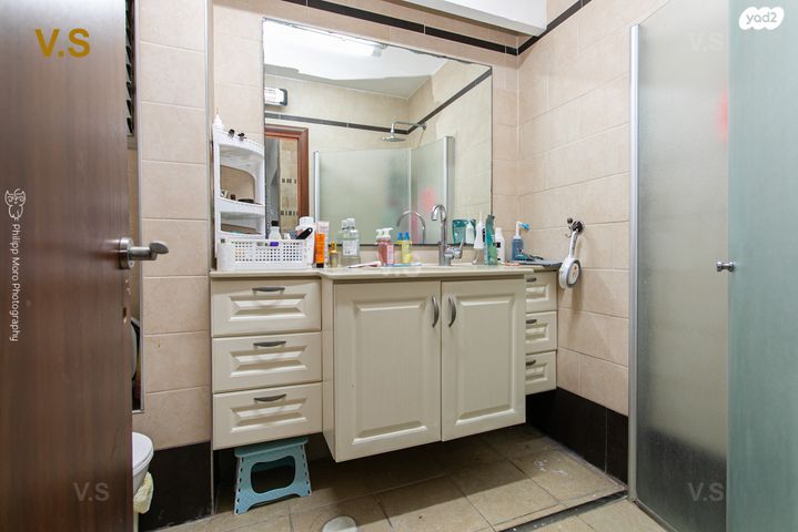 דירה, שרת, טירת כרמל