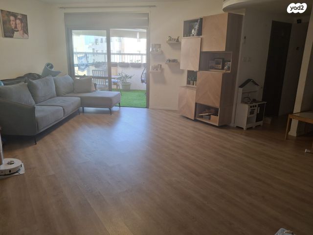 דירה, ד"ר יהודה פרח, קרית השרון, נתניה