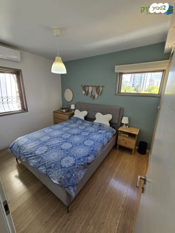 דירה, רמב"ם, ראשון לציון