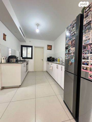 דירה, יוסי בנאי, פסגות אפק, ראש העין