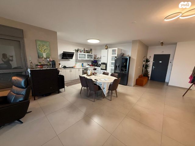 דירה, דרך אריק שרון 11, מעונות גאולה, חיפה