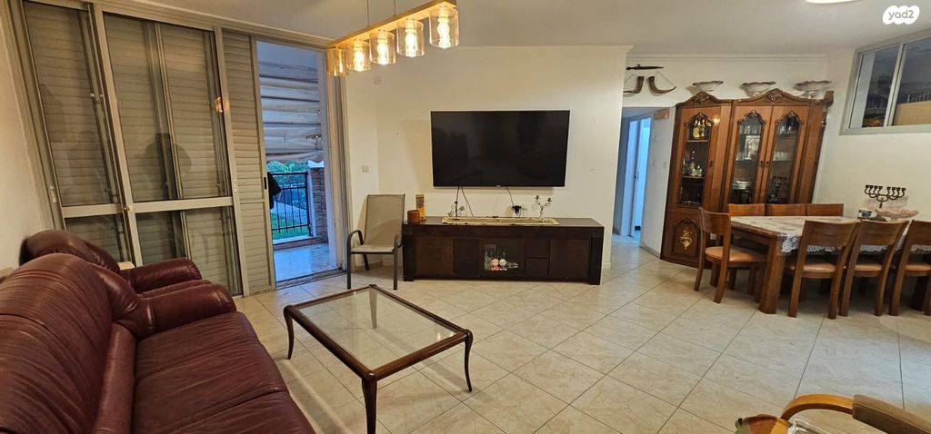 דירה, יוברט המפרי 1, מרכז העיר, לוד