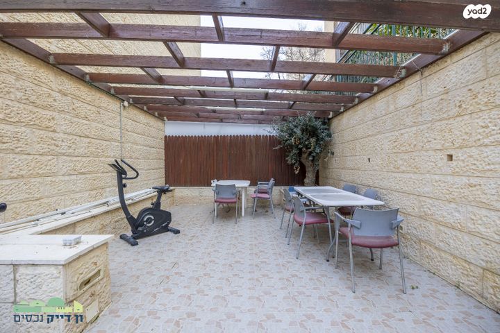 דירת גן, הרב יצחק נסים, חומת שמואל, הר חומה, ירושלים