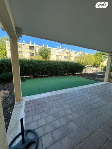 דירה, יחיאל וייסנברג, קנדי, אור עקיבא