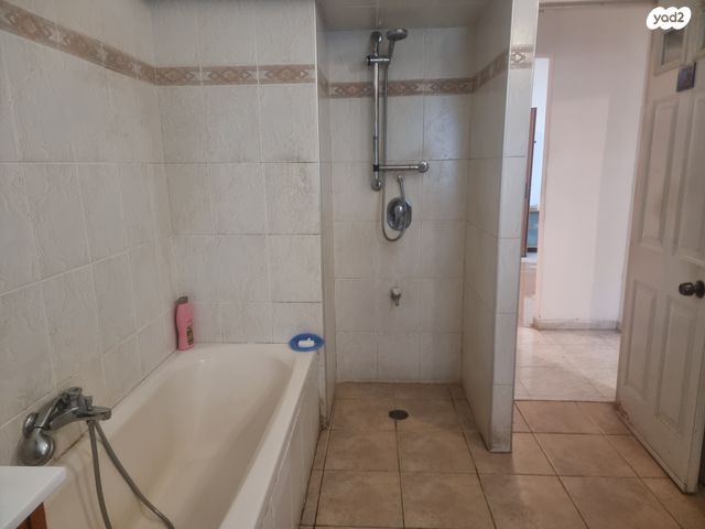 דירה, שדרות גלוסקין, ב' / צפון מערב העיר, רחובות