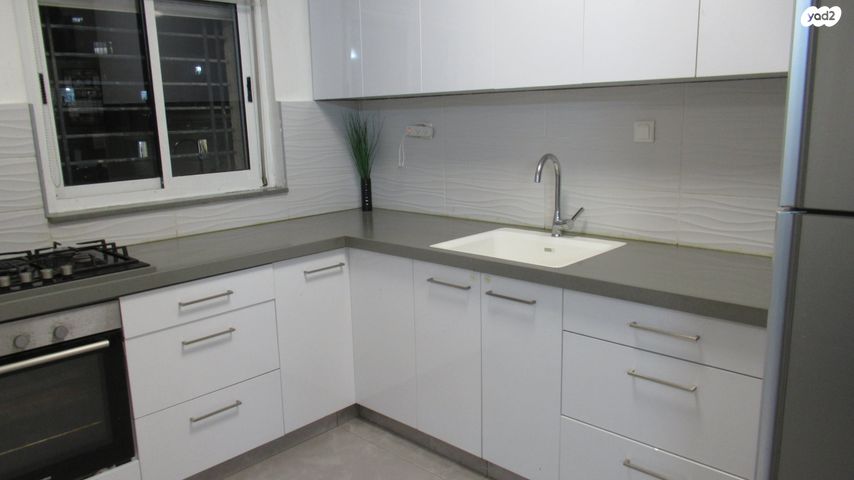 דירה, עקביא בן מהללאל, ממזרח שמש, בית שמש