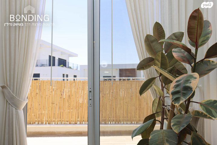 דופלקס, שכונה 11, תל מונד