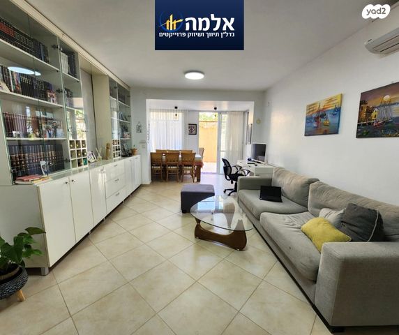 דירה, מצפה נבו, מצפה נבו, מעלה אדומים