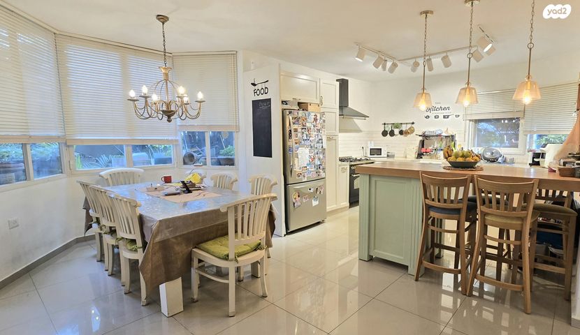 דו משפחתי, שערי תקווה