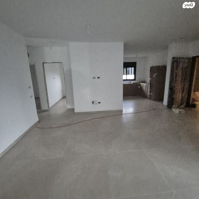 דירה, בנימין ד'ישראלי, אחוזה, חיפה